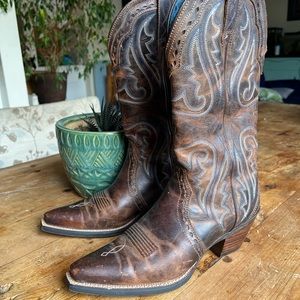 Ariat women’s cowboy boots